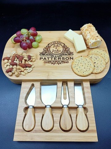 The perfect personalised wedding anniversary gifts for couples can be found on Etsy